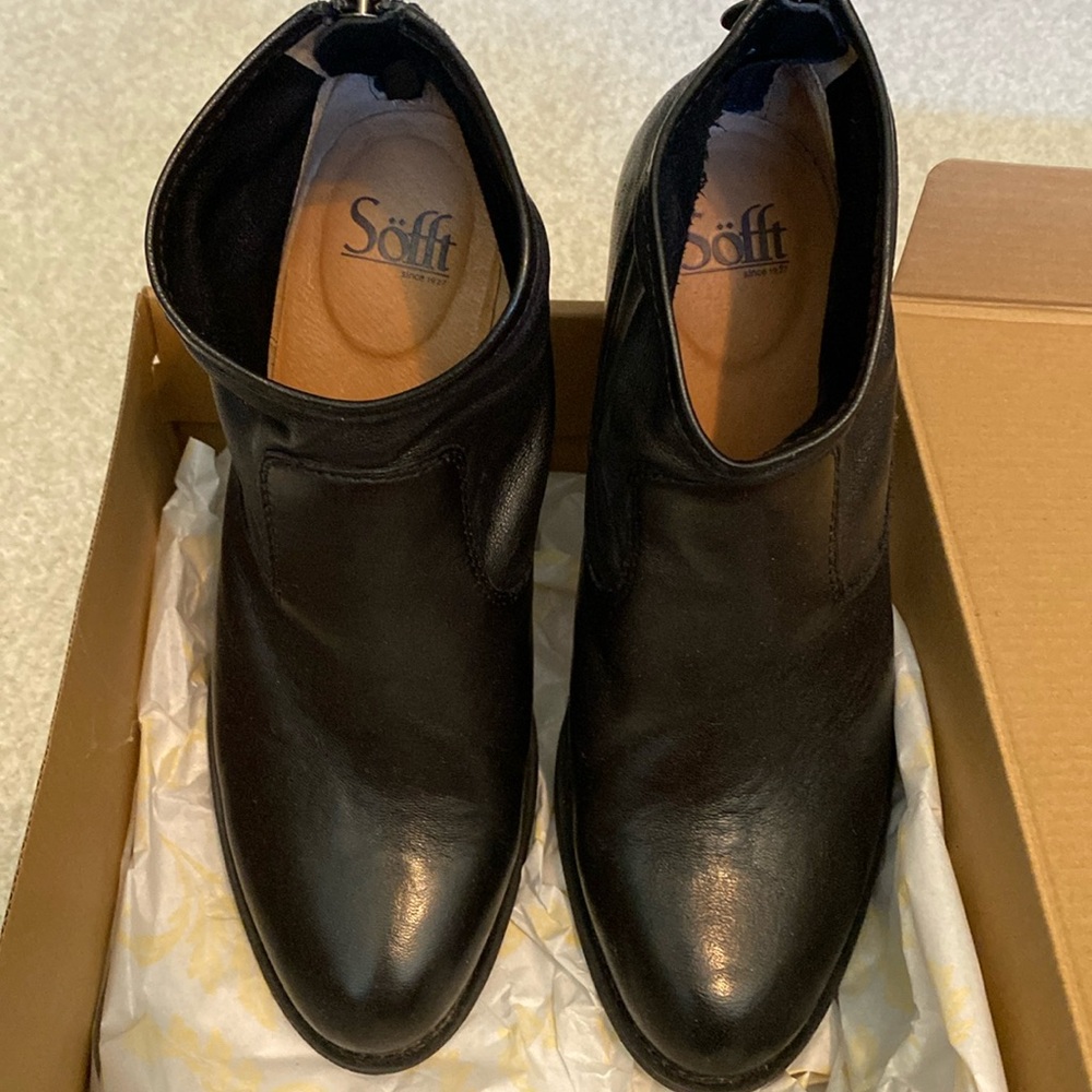Sofft Aisley Booties, Black Leather, 8.5 M, like new